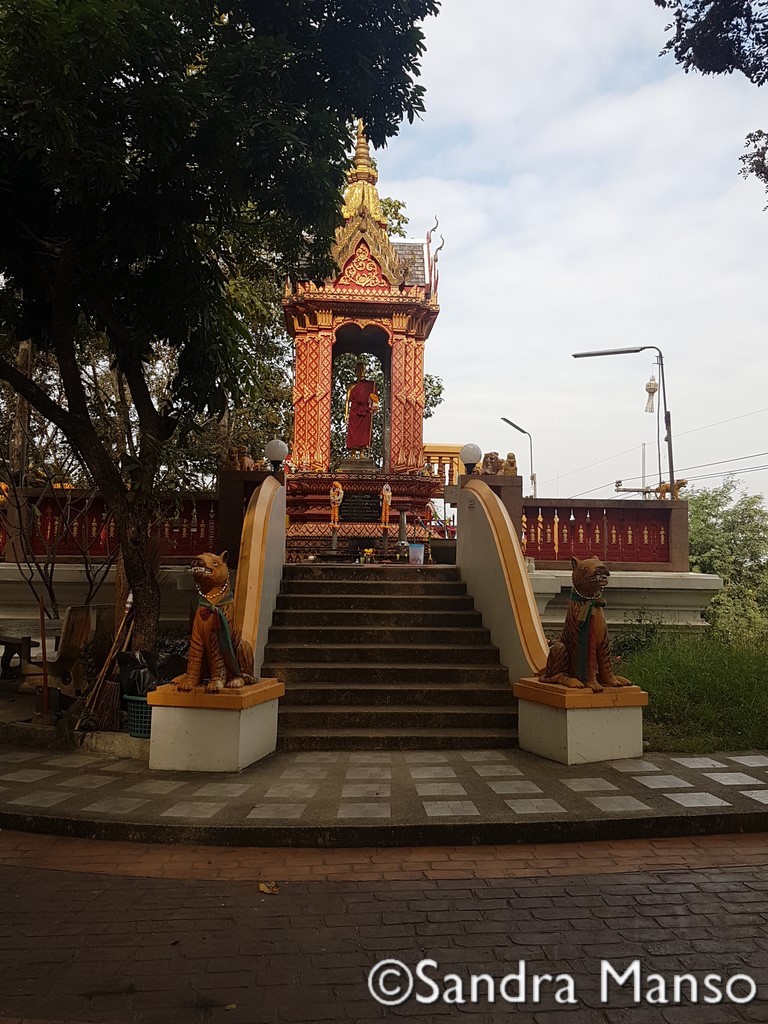 thaïlande temple moine architecte kruba Chivihai