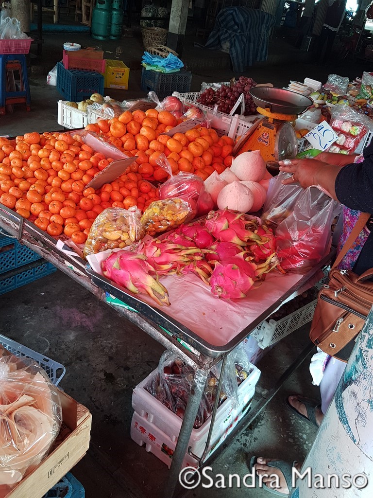 thaïlande marché mandarine fruit du dragon noix de coco