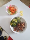 thaïlande repas carotte concombre brocoli poisson